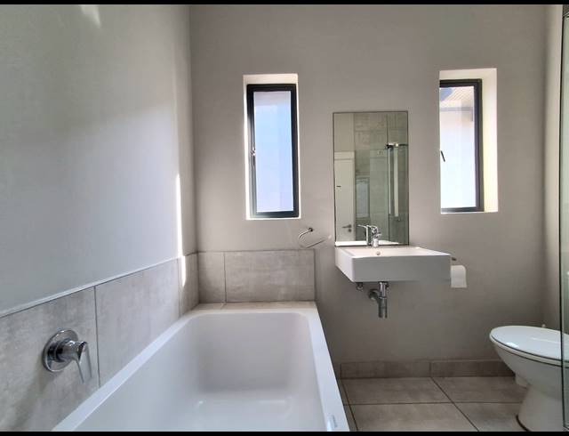 2 BEDROOM TOWNHOUSE FOR SALE IN PALM LAKES ESTATE